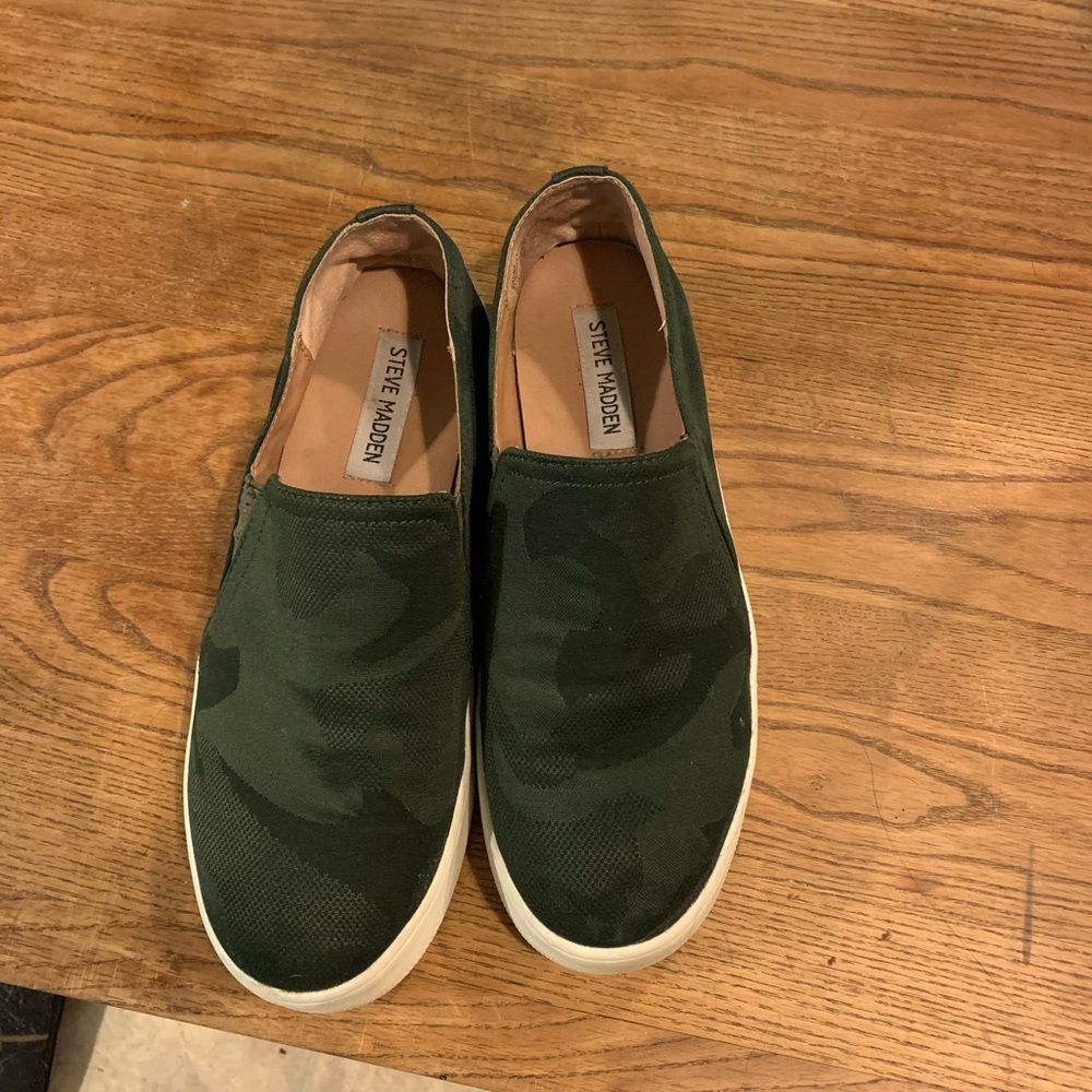 Steve Madden slip on sneaker